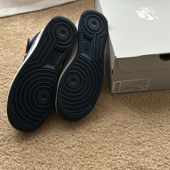 Nike Air Women's Air Force 1 High Shoes Grey/White/Navy Size 7.5 - Picture 2 of 3